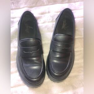 Women's Cushionair Black Loafers Size 9